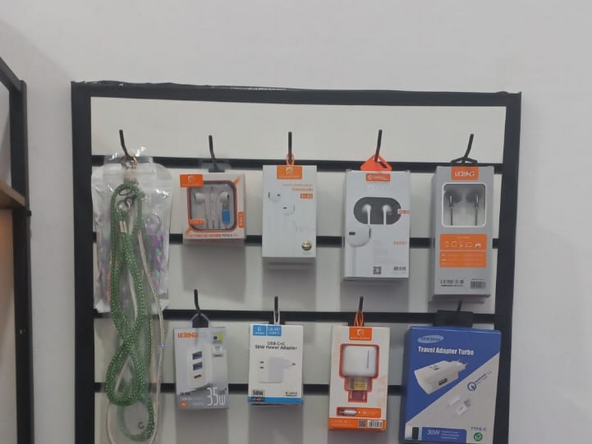 Aline Capas Floripa - Manutenção e Conserto de Notebooks - Acessórios para Celular e Informática em Florianópolis — foto 4