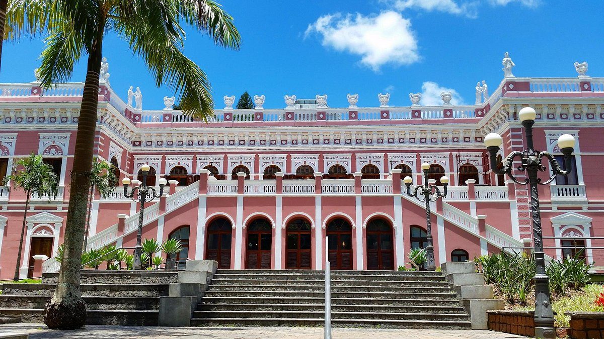 Fachada rosa do Palácio Cruz e Sousa, Museu Histórico de Santa Catarina