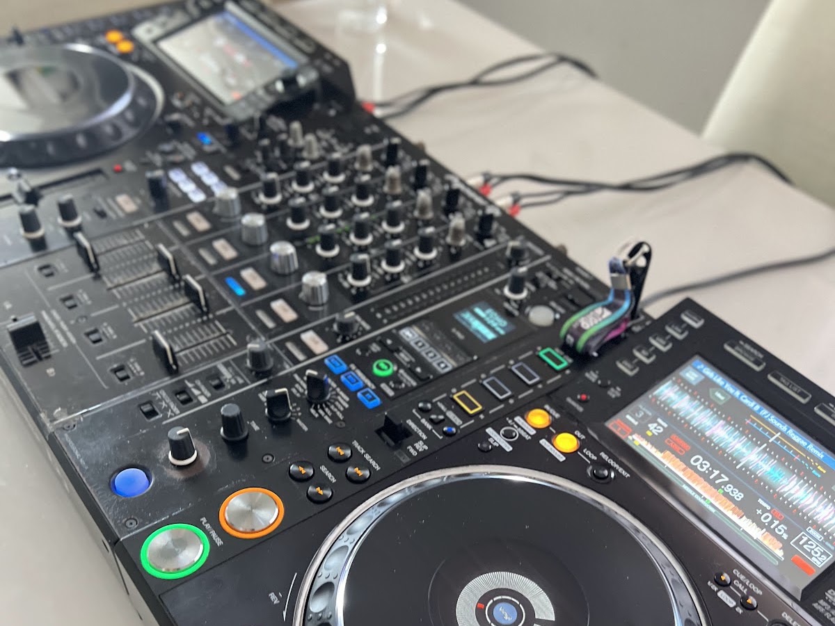 Booth DJ Setup - Aluguel de equipamentos em Florianópolis — foto 1