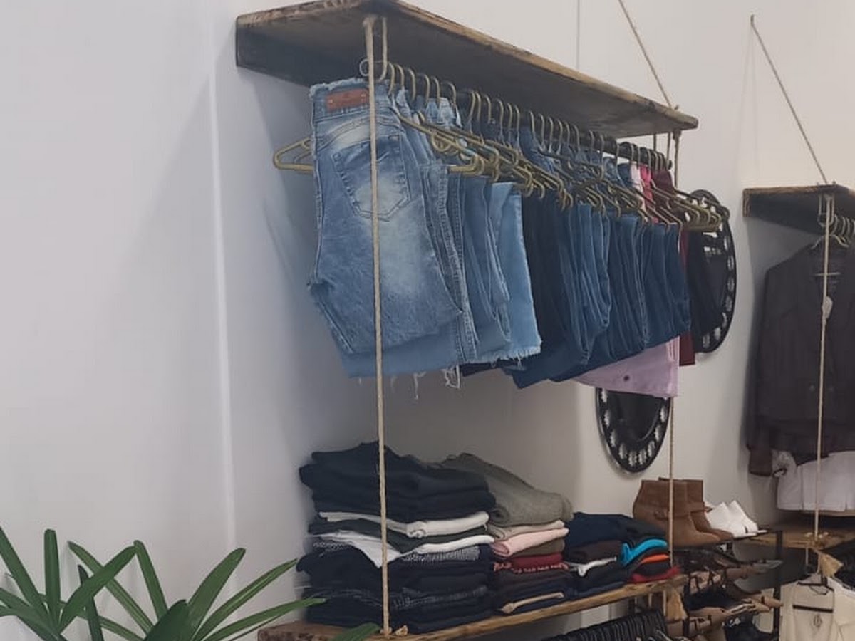 Logo Brechó Nova dona moda sustentável