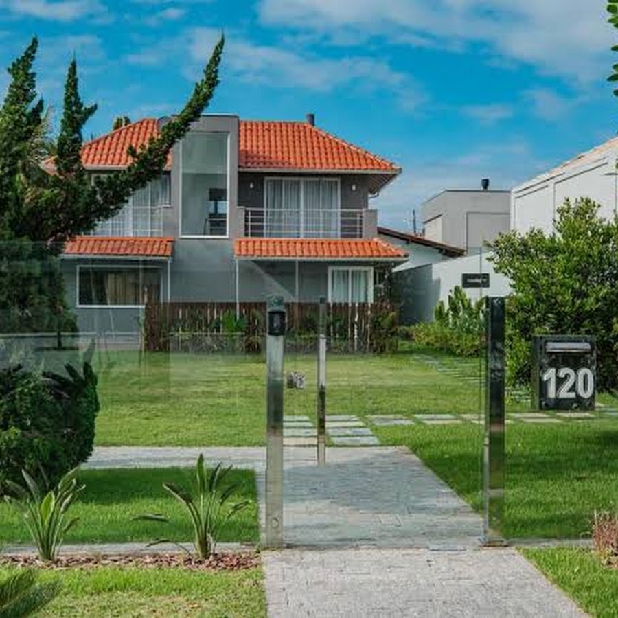 Casa em Jurerê Internacional com 4 Quartos, a 10 Minutos da Praia e 2 Minutos do Mercado - Four-Bedroom Vacation Home em Florianópolis — foto 1