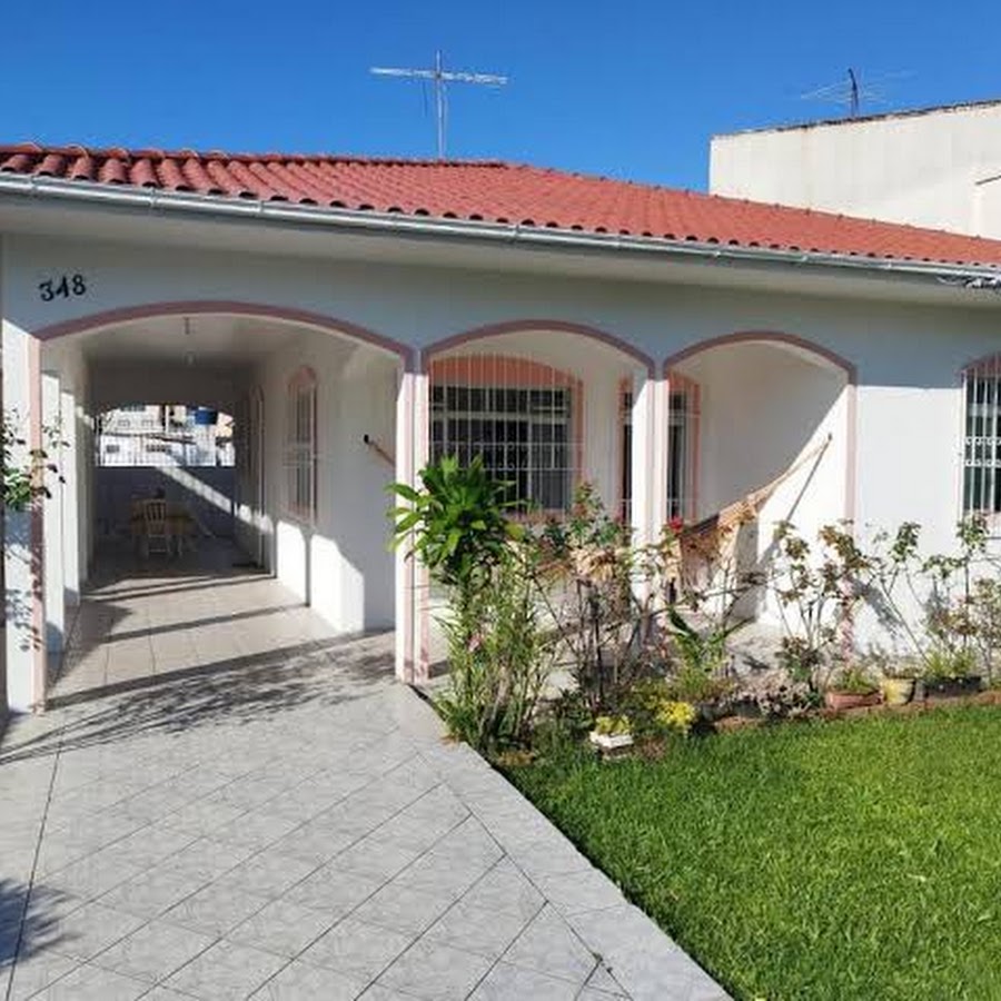 Logo Casa tranquila com Churrasqueira - Barra da Lagoa - Three-Bedroom House
