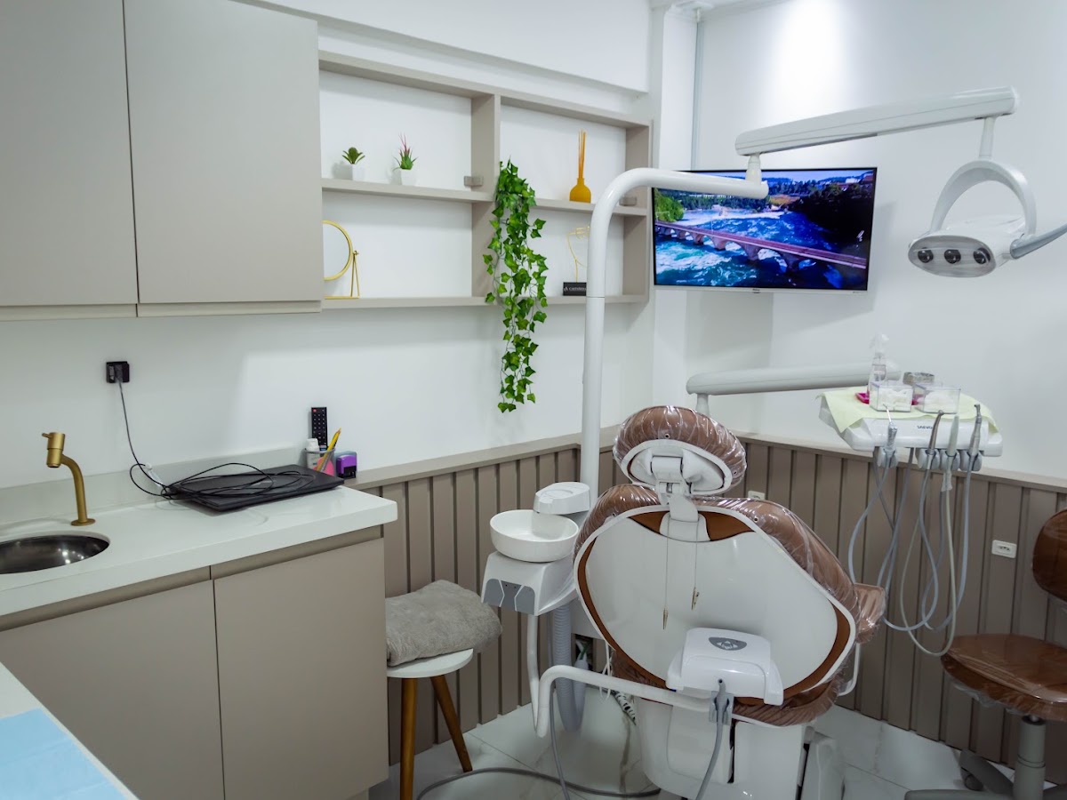 Foto da Clínica Castañeda | Próteses, Implantes e Facetas em Resina | Ortodontia e Dentista Canasvieiras