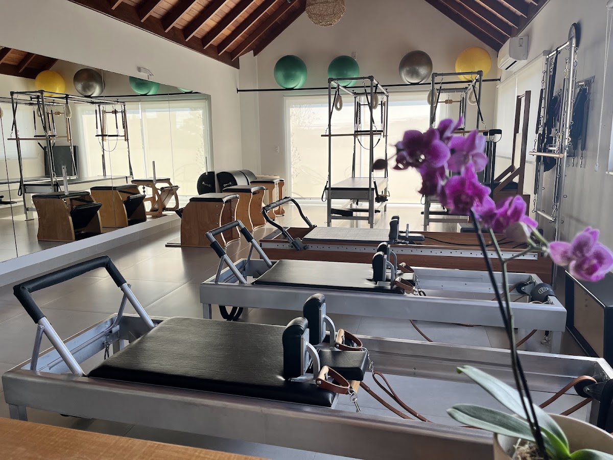 Logo COLETIVO PILATES - Córrego Grande