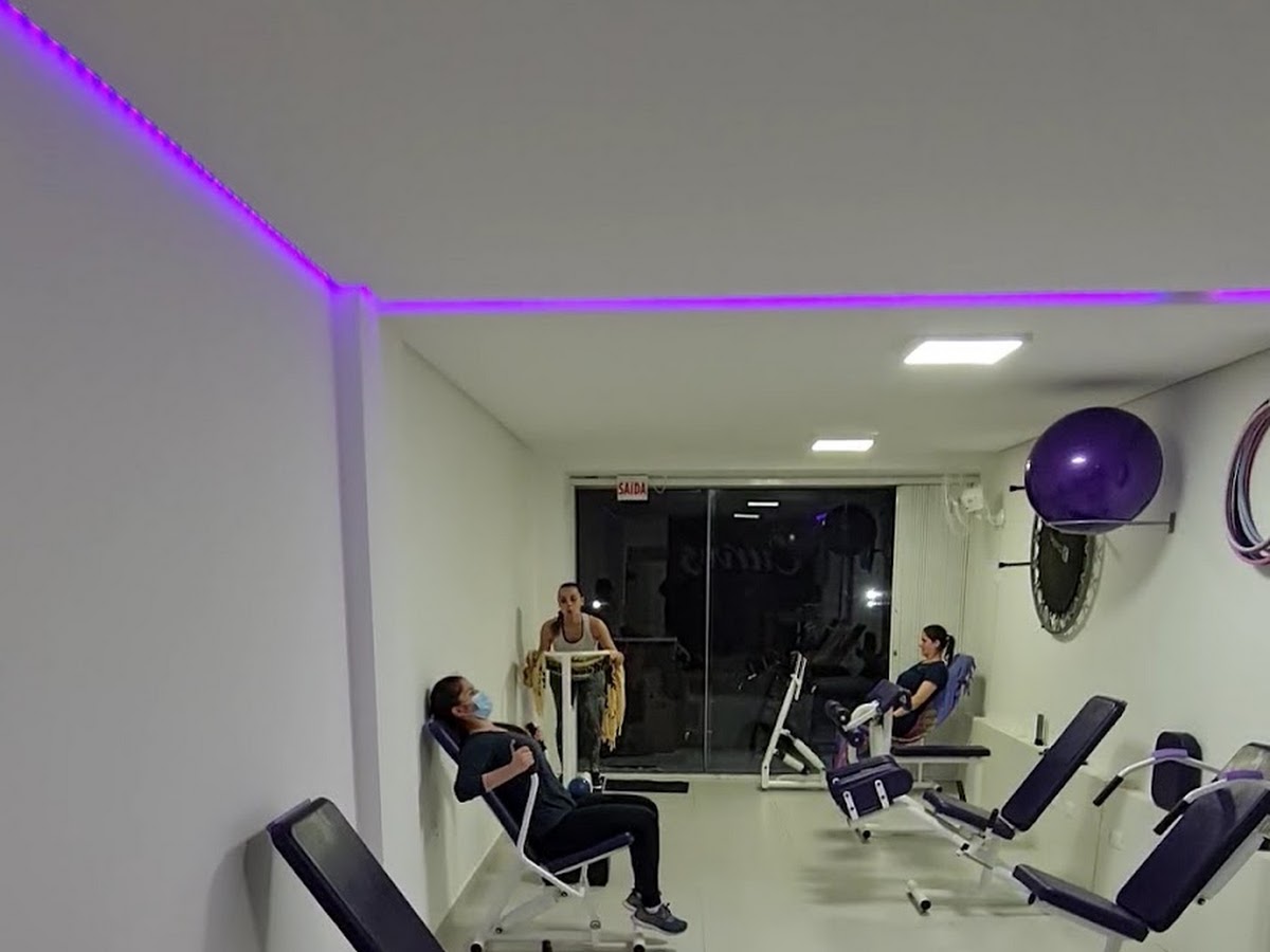 Logo Curves - Fitness Studio