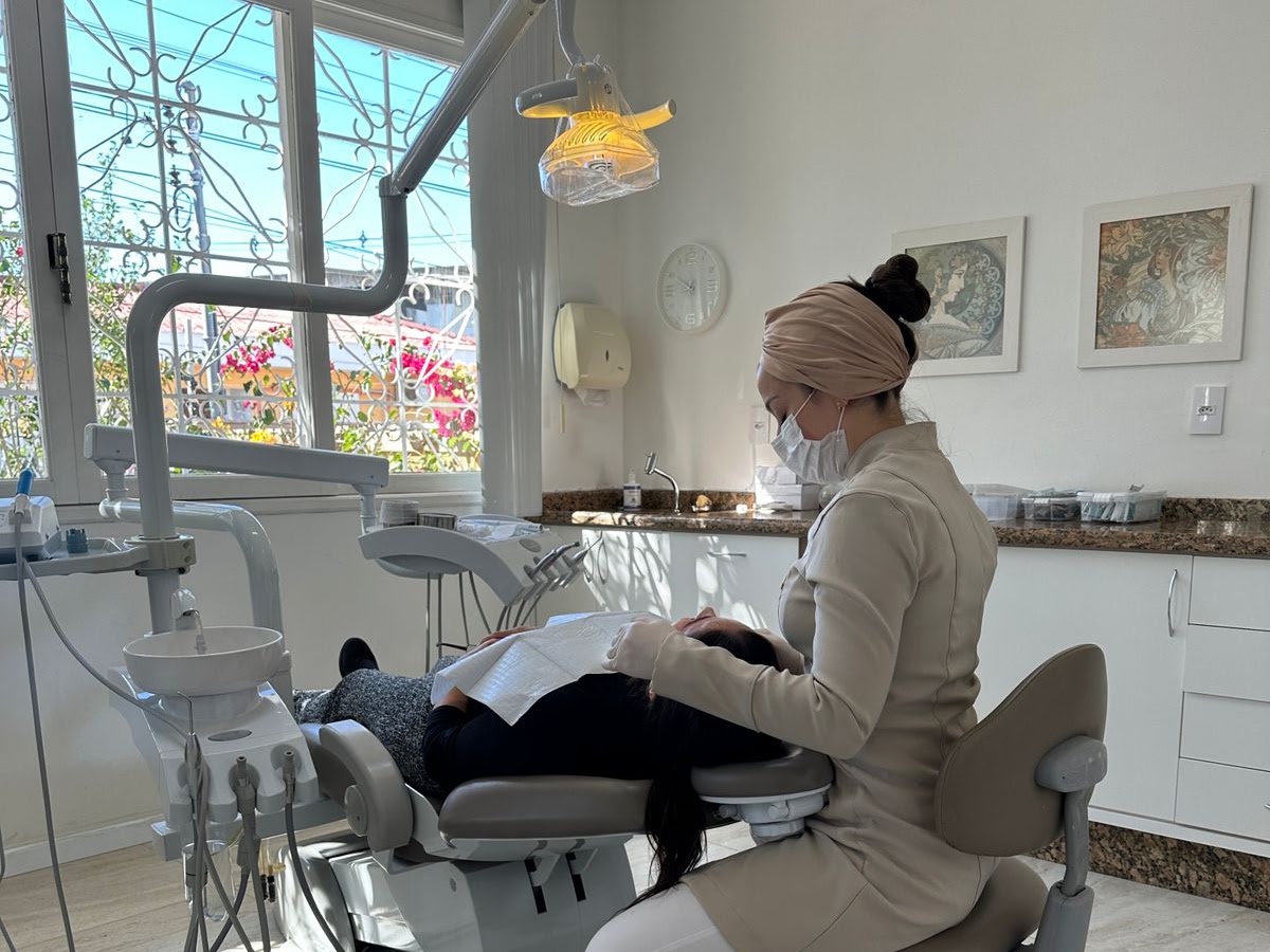 Dentista em Florianópolis - Dra Michelini Cherem | Implantes - Próteses | Harmonização Facial - Ortodontia- Lentes de Contato em Florianópolis — foto 2