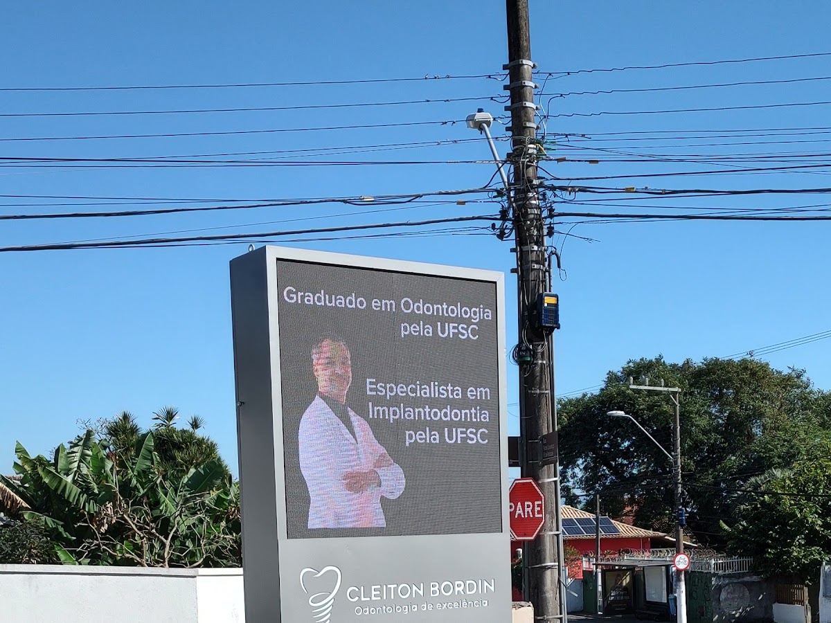 Foto da Dr. Cleiton Luiz Bordin