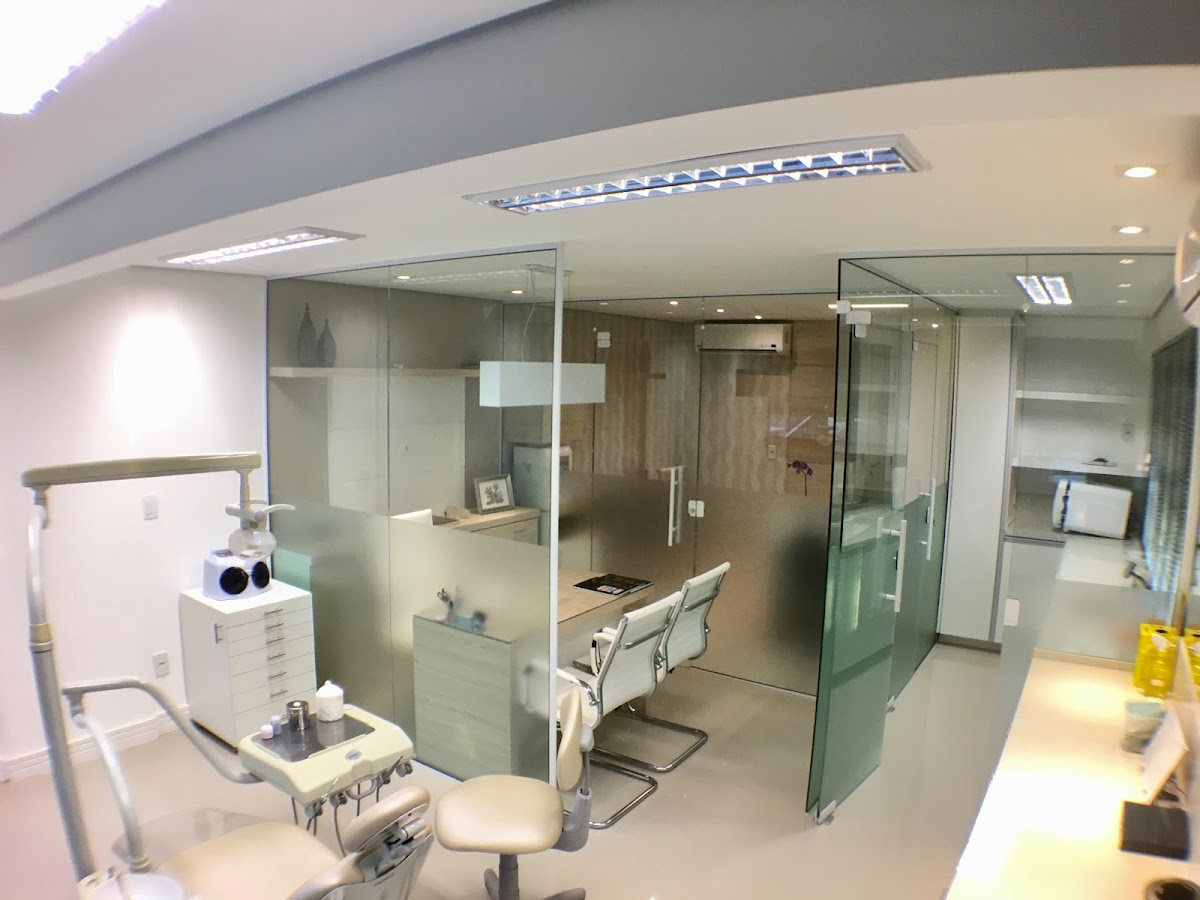 Foto da Dra Anita Nogiri Makowiecky Odontologia Integrada