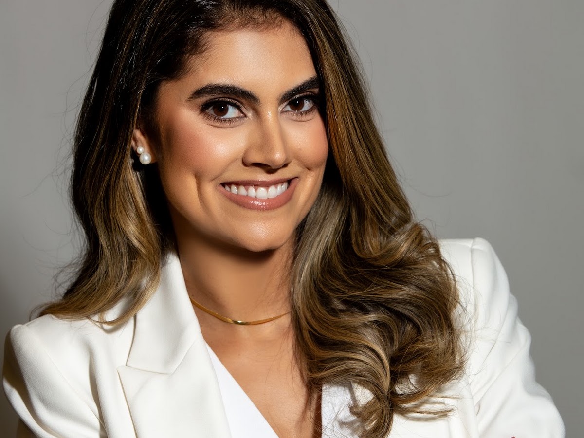 Foto da Dra. Bruna Chrispim | Dentista | Reabilitação Oral | Odontologia Estética | Florianópolis