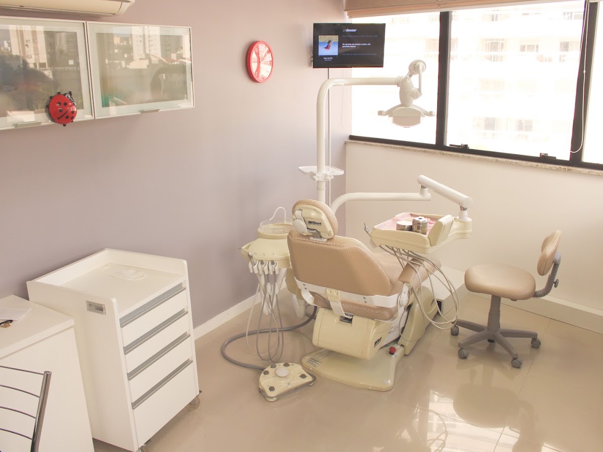 Foto da Dra. Débora Piazza Bastos, Cirurgiã-dentista