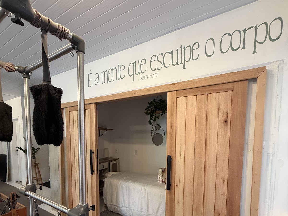 Logo Essencial Fisioterapia e Pilates Integrativo