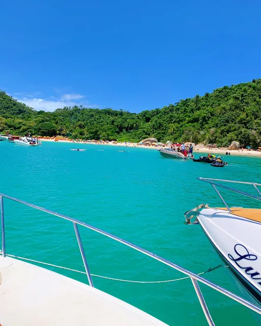 Foto da Família de Lancha - Passeio de lancha em Florianópolis