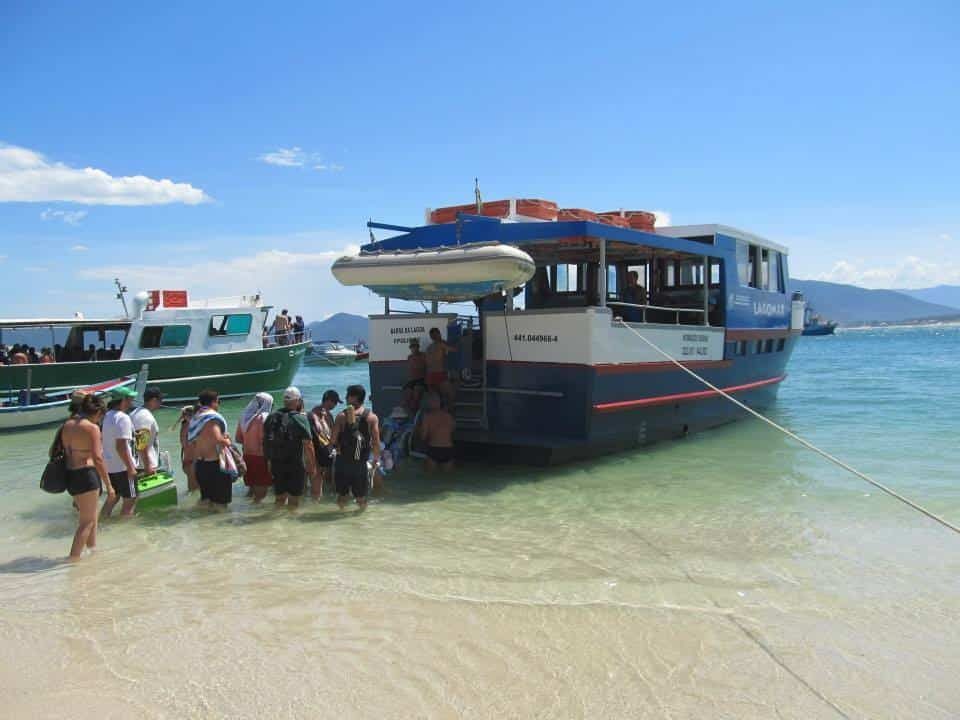 Desembarque molhado na Ilha do Campeche, sem trapiche