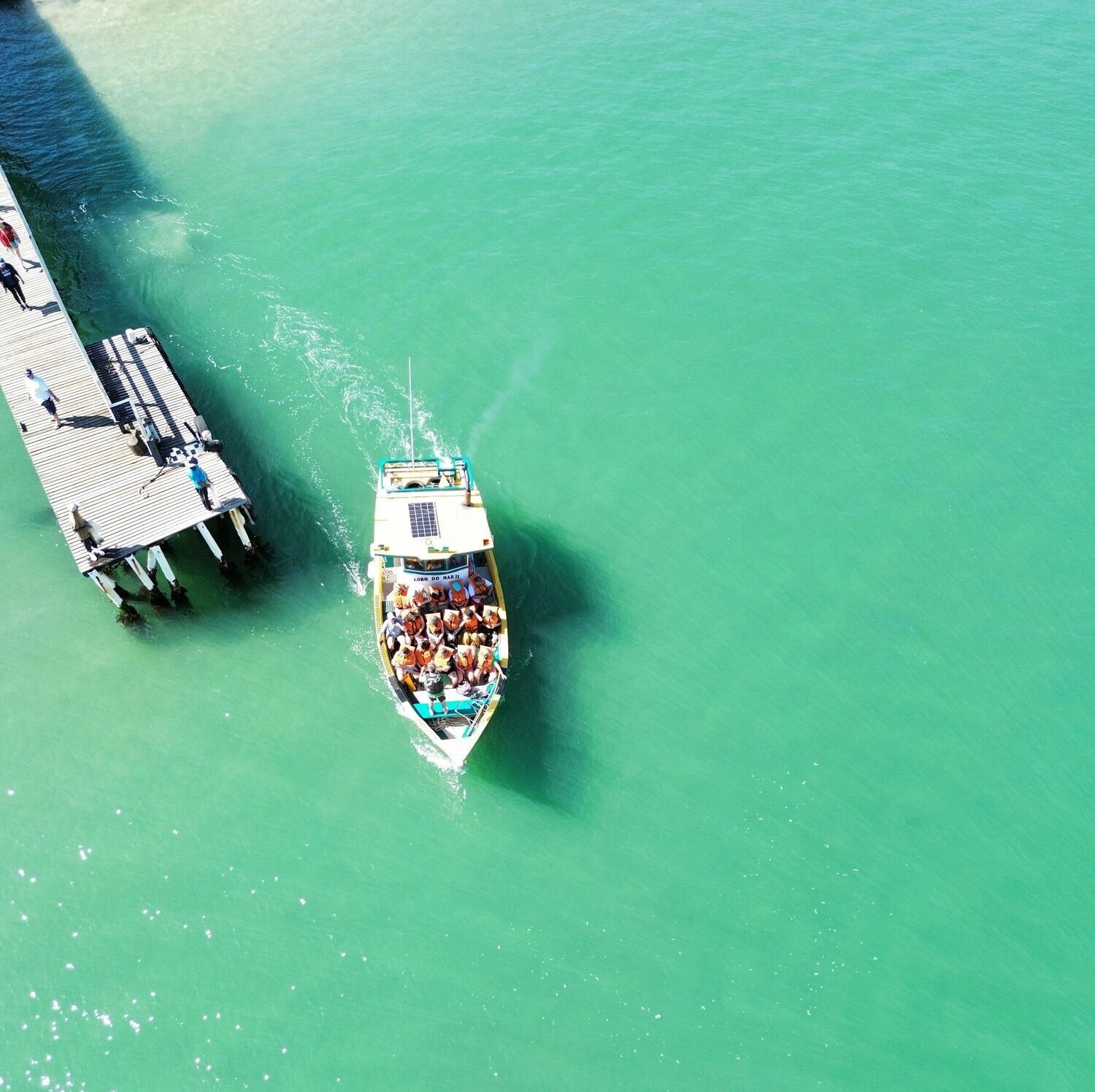 Barco de travessia a caminho da Ilha do Campeche