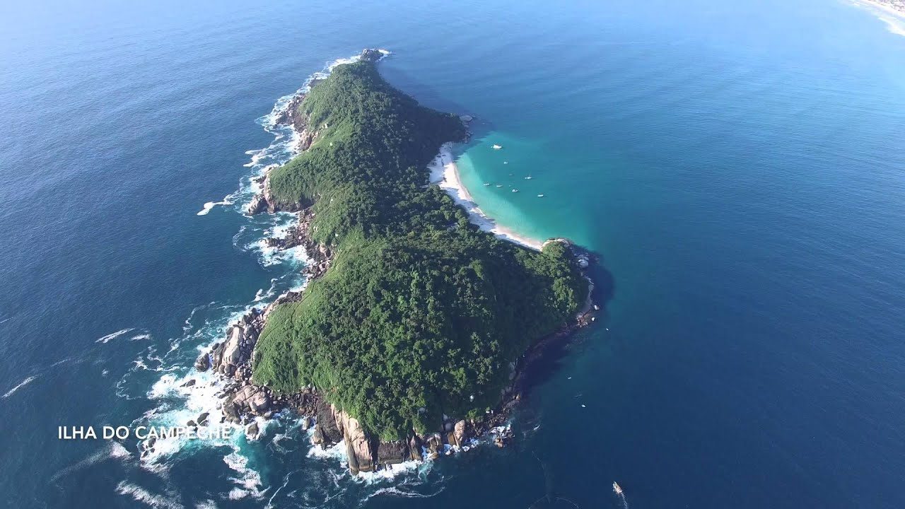 Ilha do Campeche e o costão leste vistos de cima