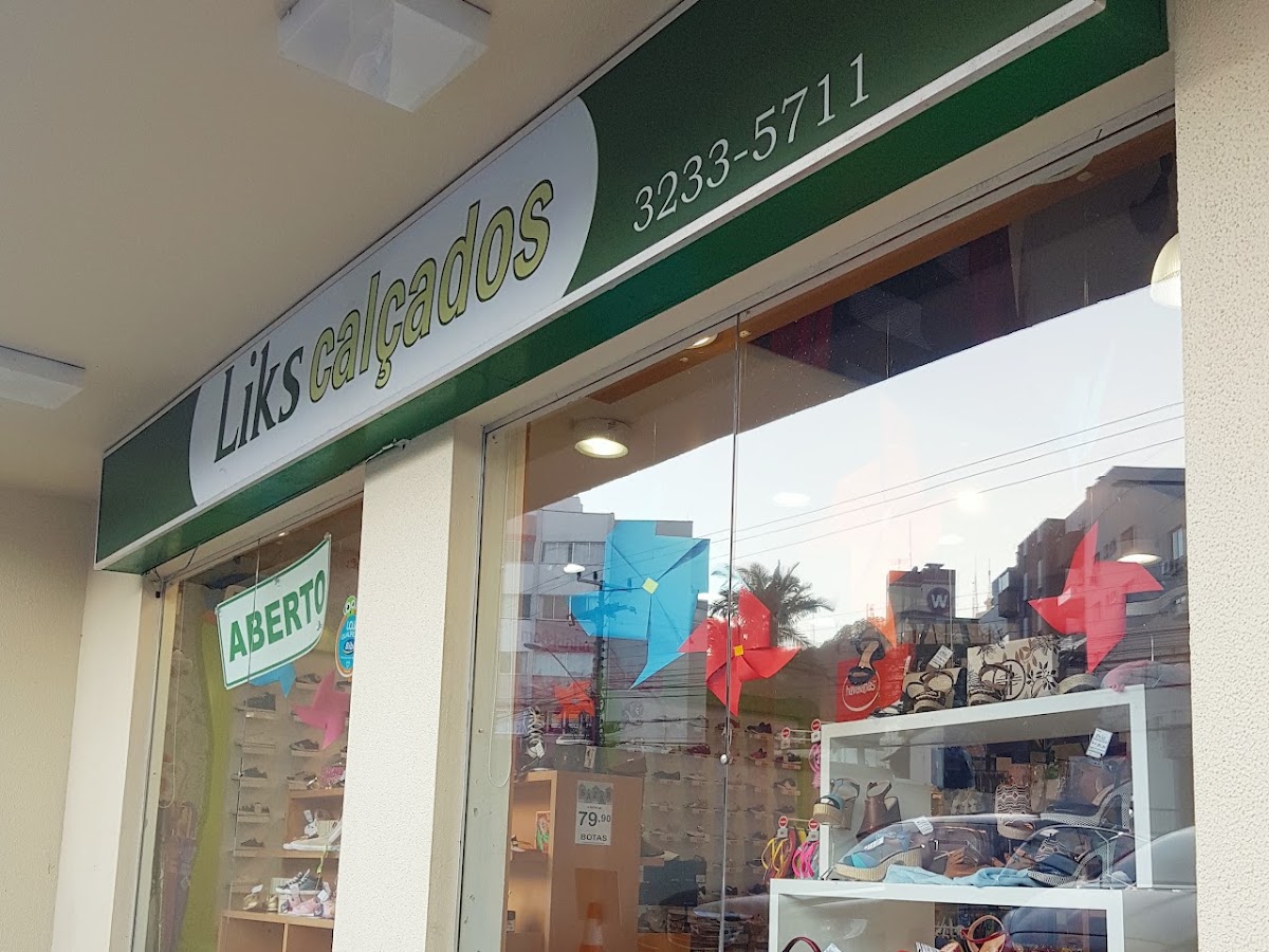 Logo Liks Calçados e Confecções Ltda