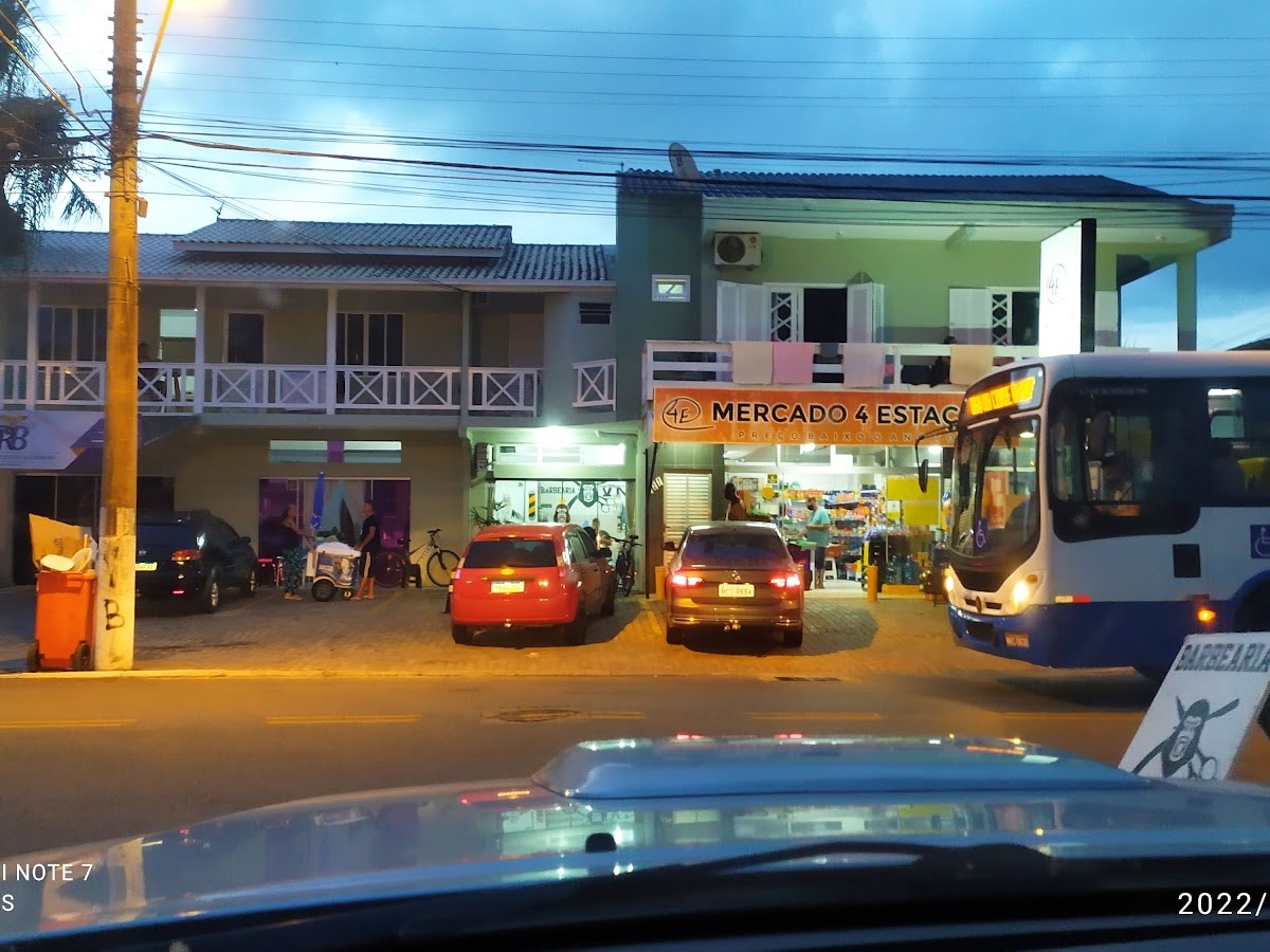Logo mercado 4 estações
