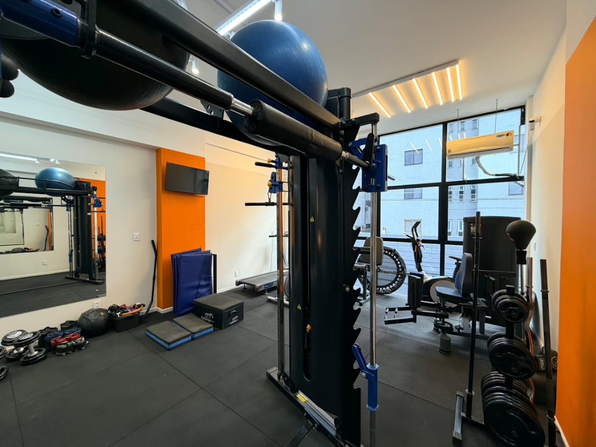 Logo MK Fitness Studio | Treinamento Personalizado - Centro de Florianópolis