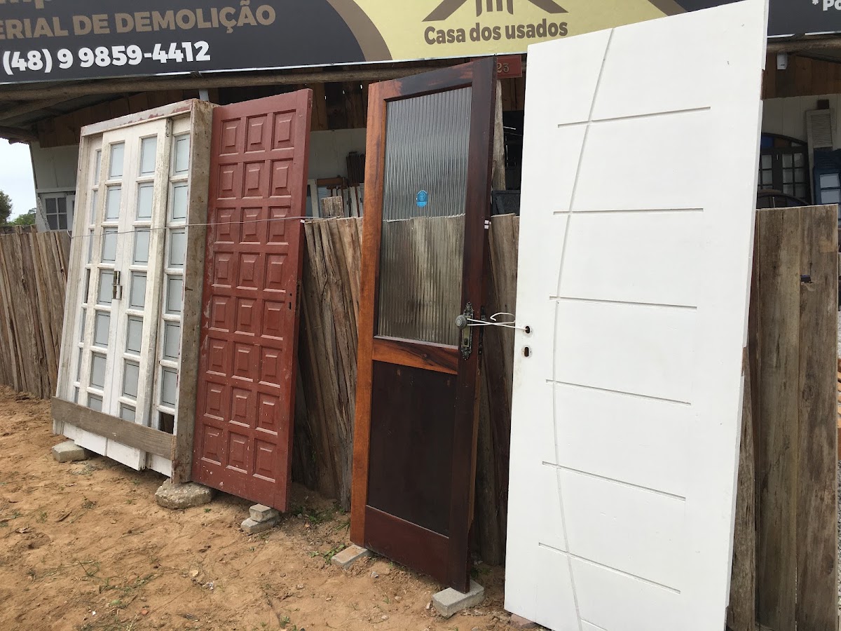 Foto da Móveis em madeira e material de demolição - Casa das aberturas