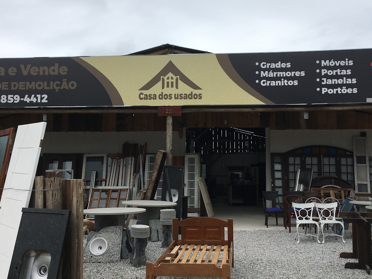 Móveis em madeira e material de demolição - Casa das aberturas em Florianópolis — foto 3
