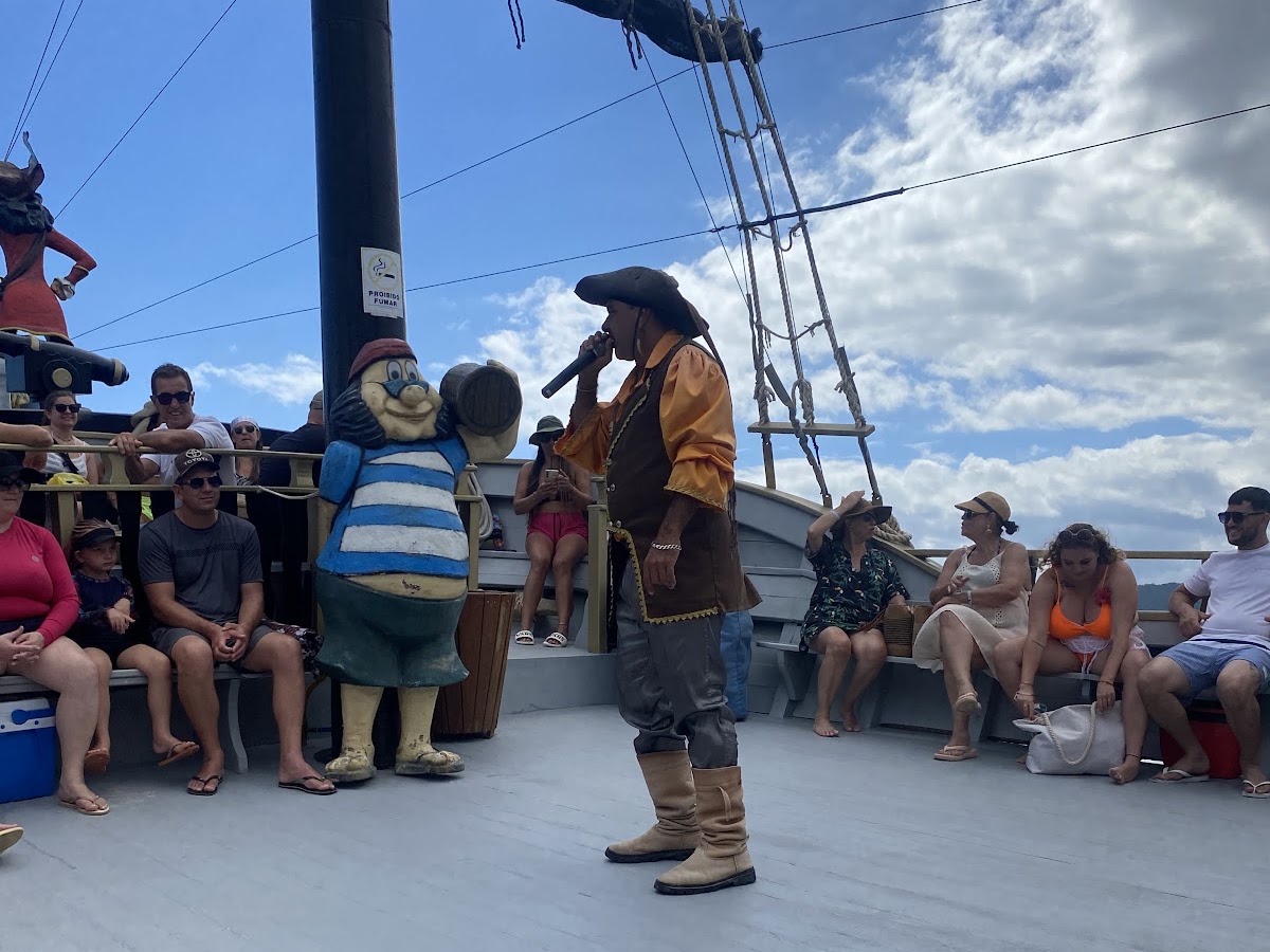 Passeio de Barco Pirata Canasvieiras em Florianópolis — foto 2
