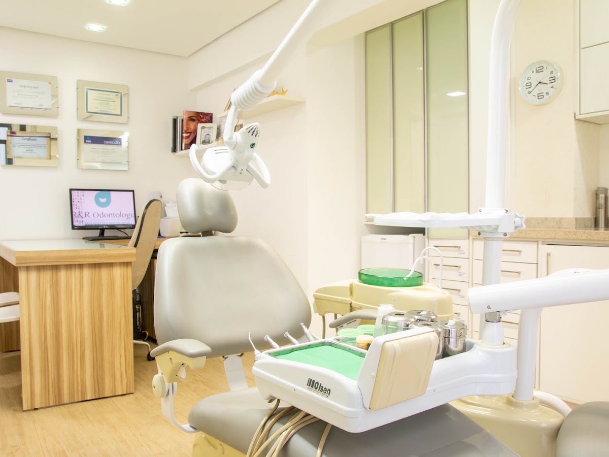 Logo R&R Odontologia