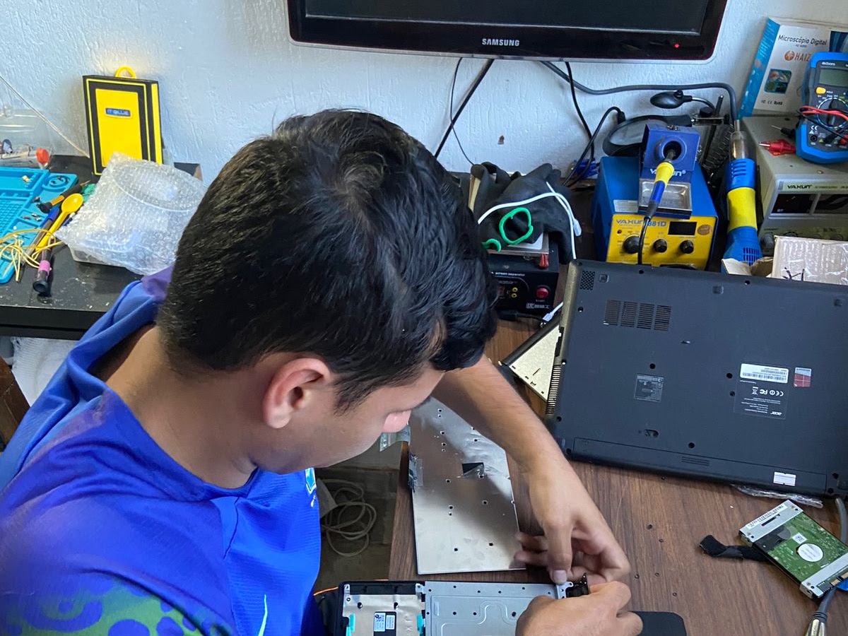 Logo SK TECH | Assistência Técnica de celular em Florianópolis